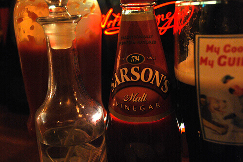 Gebruik azijn om voedselgeuren in de keuken te verwijderen