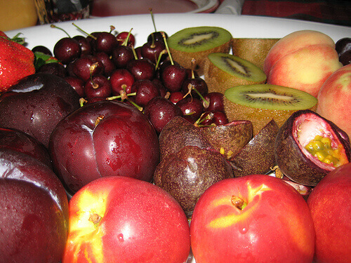 Rood fruit met weinig calorieën