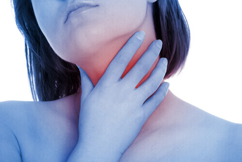 Een toepassing van olijfolie is dat het helpt bij het bestrijden van ongemakken in de keel