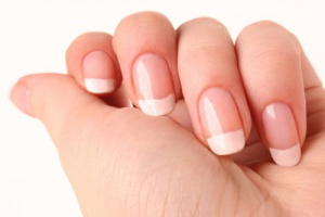 Zo maak je zelf nagelverharder voor je broze nagels