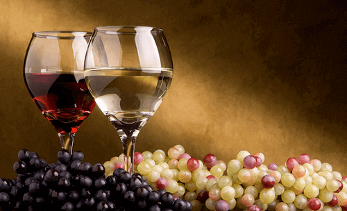 Glas rode en witte wijn