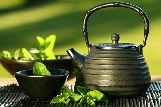 Groene thee is een van de lekkere natuurlijke drankjes voor vrouwen