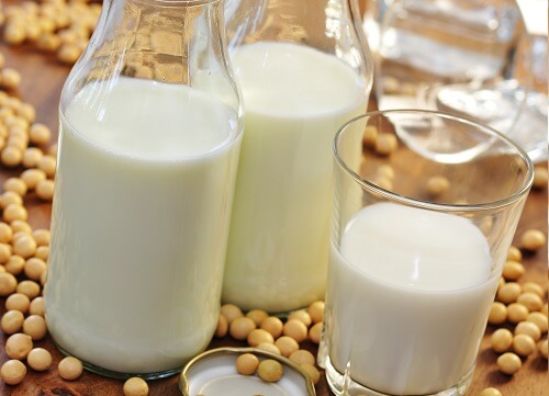 Voordelen van soorten melk gebaseerd op planten zoals sojamelk