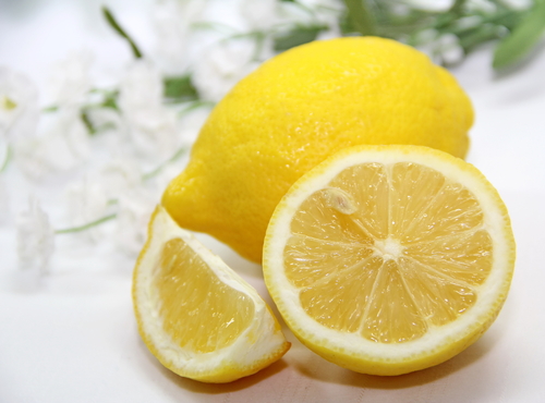 Littekens door acne behandelen met citroen
