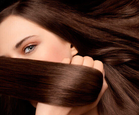 vrouw met bruin haar