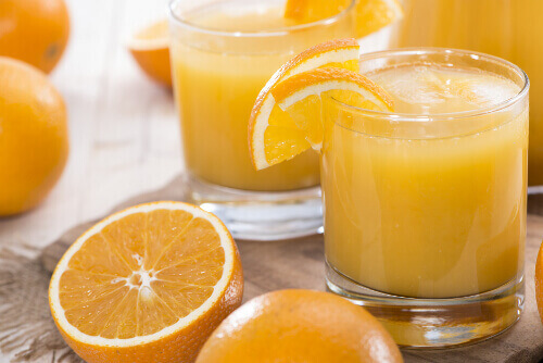 glazen sinaasappelsap