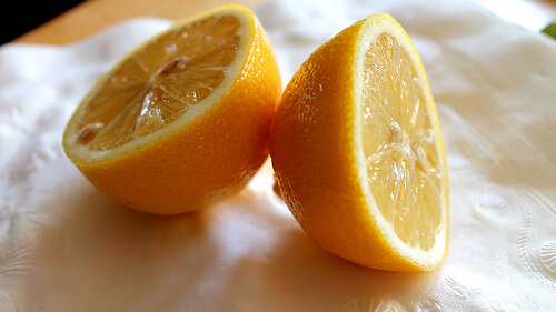 Twee halve citroenen