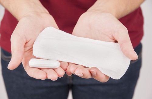 Maandverband en tampons: onhandig en gevaarlijk