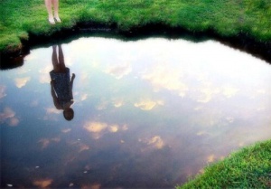 De Wet van de Spiegel als weg naar het geluk