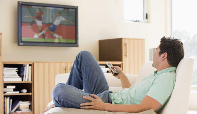 Het gevaar van voor de televisie eten Het gevaar van voor de televisie eten