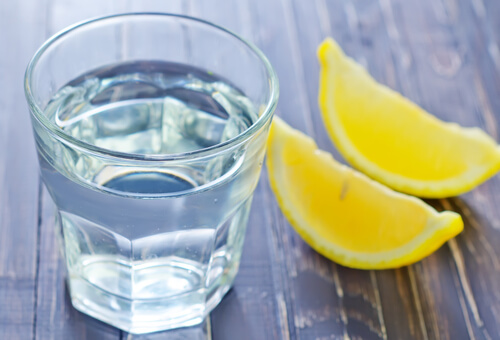 Water met citroen om je bloeddruk te verlagen