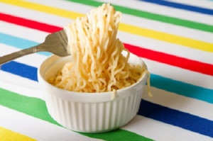 De gevaren van instant soep en noedels