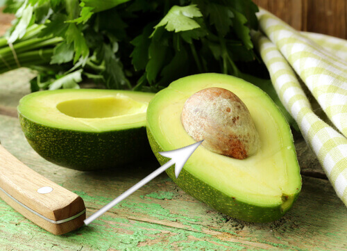 Door de avocadopit te eten helpt dit bij gewichtsverlies
