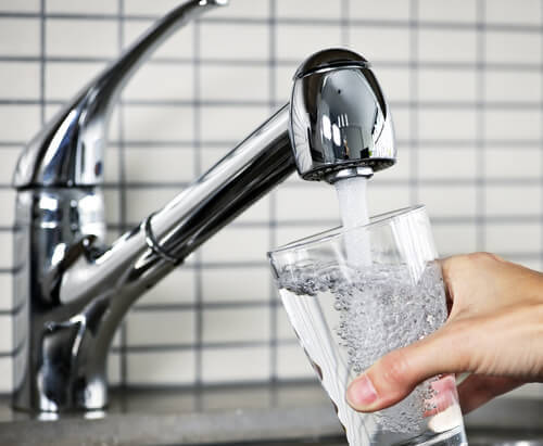 Glas water uit de kraan