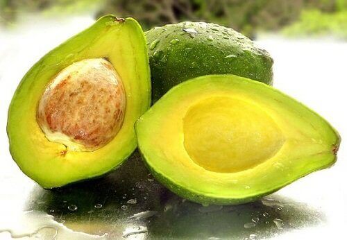 Opengesneden avocado