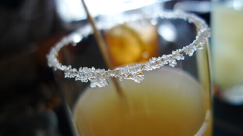 Suiker als decoratie om een glas