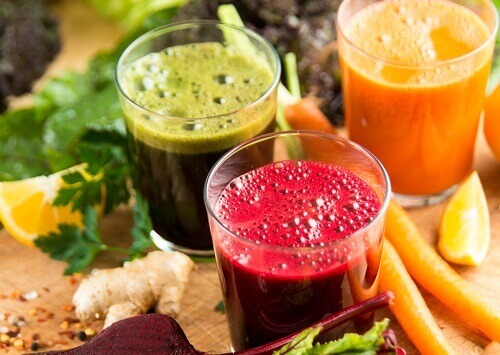 Drink verse sapjes en smoothies om constipatie te verhelpen