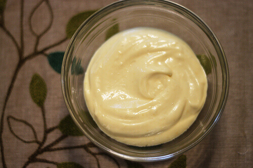 Light mayonaise in een schaaltje