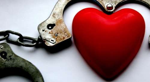 Hart en Handboeien