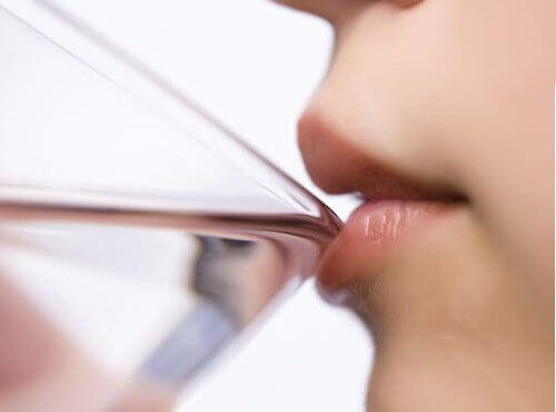 Is water drinken tijdens het eten goed?