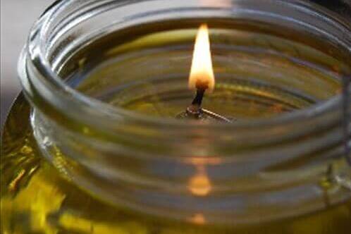 Doe-het-zelf olijfoliekaars
