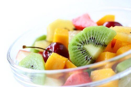 Een schaal met fruit
