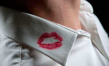 Lippenstift op Kraag