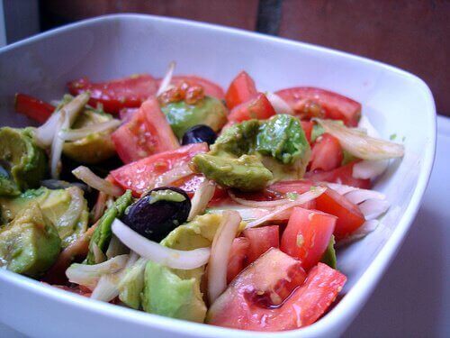 Salade met Tomaat en Avocado