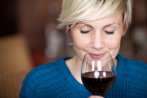 Vrouw met Glas Wijn
