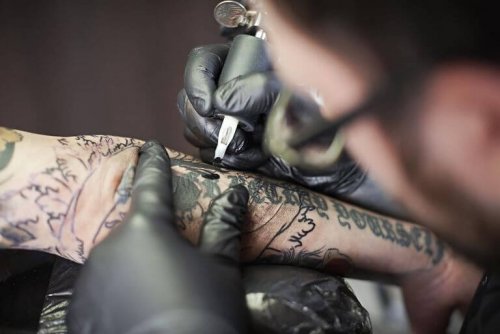 Tatoeage zetten