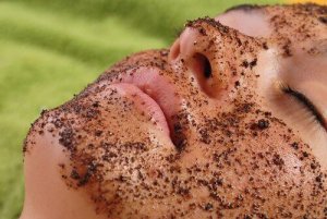 8 zelfgemaakte exfoliërende gezichtsmaskers