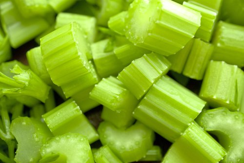Sap met selderij, ananas en sinaasappel