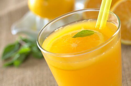 Water met een smaakje met citrusvruchten