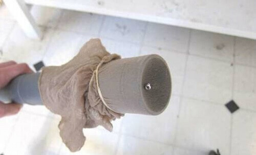 Oorbel vinden met de Stofzuiger