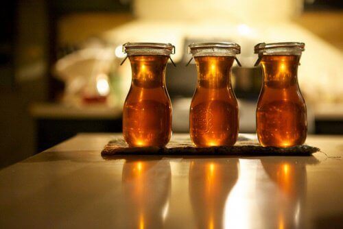 Honing gemaakt met rozemarijn