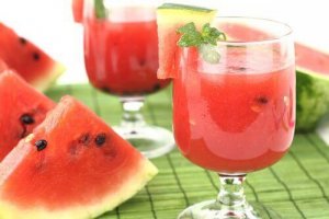 Thee van watermeloenpitten om de nieren te ontgiften