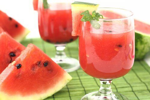 Thee van watermeloenpitten om de nieren te ontgiften