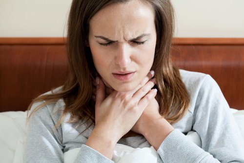 Wat kan je eten om een pijnlijke keel te verzachten?