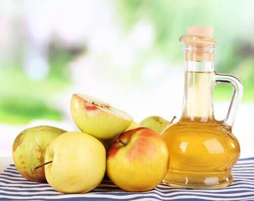 Fles appelazijn met appels