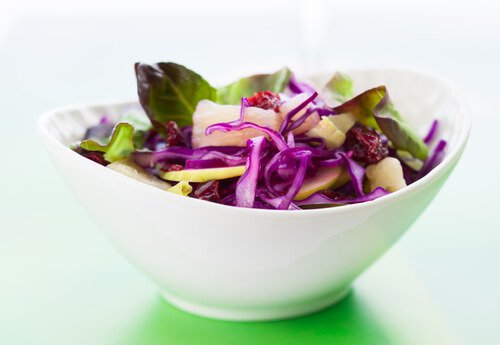 Koolsalade in schaal