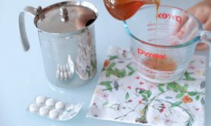 Gezichtspeeling van aspirine voor een mooie huid