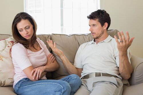 Alles wat je partner zegt irriteert je in een ongelukkige relatie