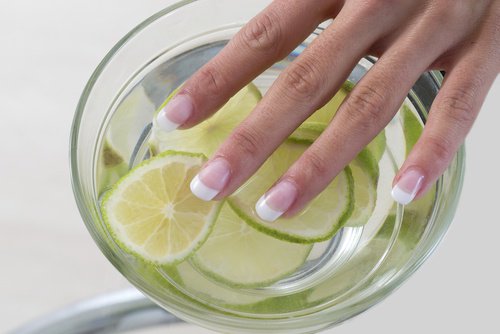 Citroen voor Wittere Nagels