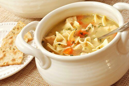 Een gezonde soep kan ook heerlijk koud geserveerd worden in bijvoorbeeld de zomer