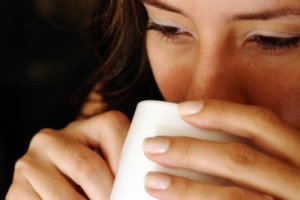 Drink warm water op een lege maag: wat zijn de voordelen?