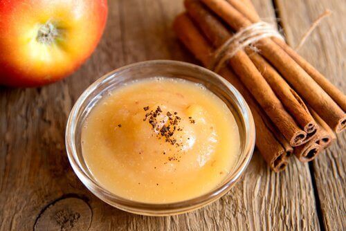 Appelmoes en Kaneel