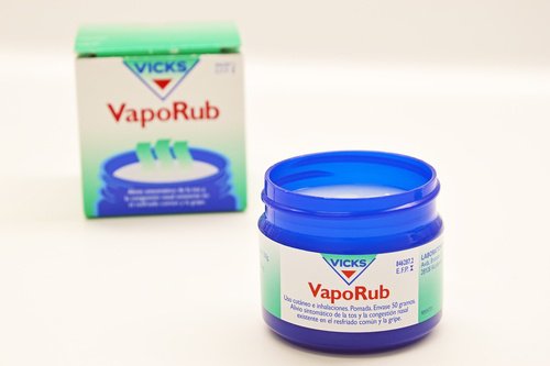 Vicks VapoRub tegen nagelschimmel