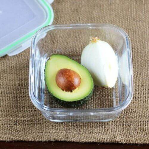 Een avocado vers houden