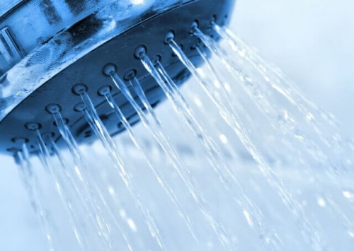 11 geweldige voordelen van een koude douche
