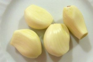 Voordelen van het dagelijks eten van knoflook